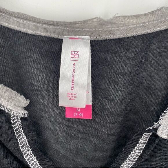 No Boundaries Juniors’ Slit V Neck Short Sleeve Thin Teeshirt size M (7-9) Black - Picture 2 of 3